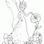 Fairy in der Nähe einer Blume