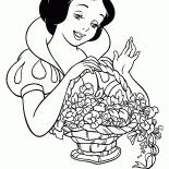Snow White mit einem Korb der Blumen