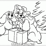 Welpen unter dem Baum