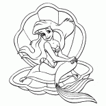 Die kleine Meerjungfrau in der Spüle