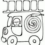 Feuerwehrmann in einem speziellen Auto