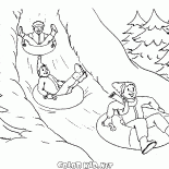 Gleiten von einem schneebedeckten Hügel