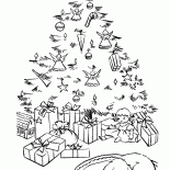 Pet fühlte Einschlafen nahe dem Weihnachtsbaum