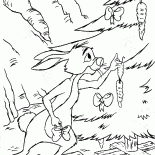 Kaninchen schmückt den Weihnachtsbaum